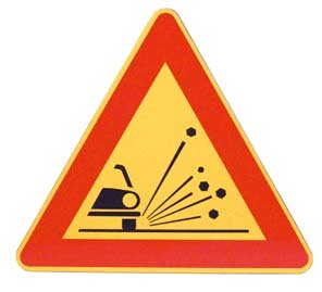 TRIANGLE – DANGER: UNSTABLE MATERIAL ON ROAD SURFACE